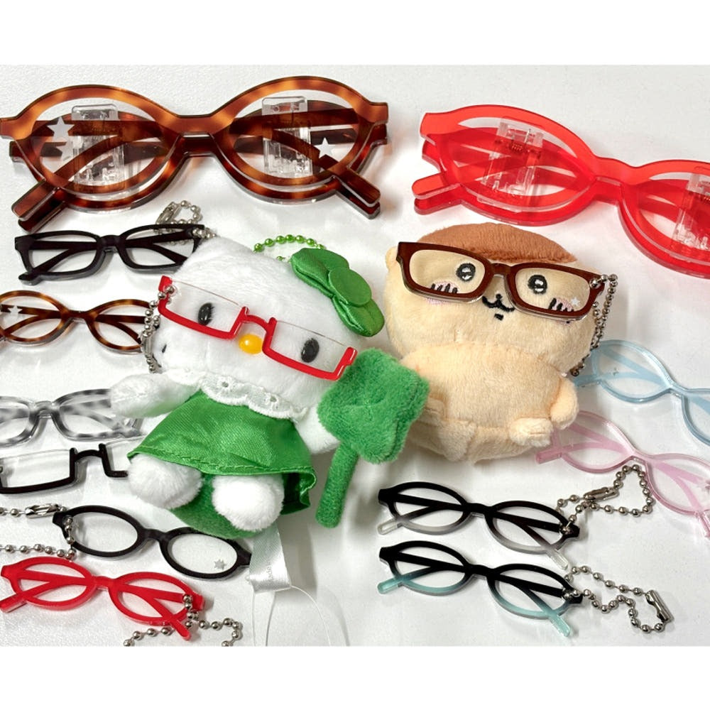 Blackletter - glasses acrylic clip