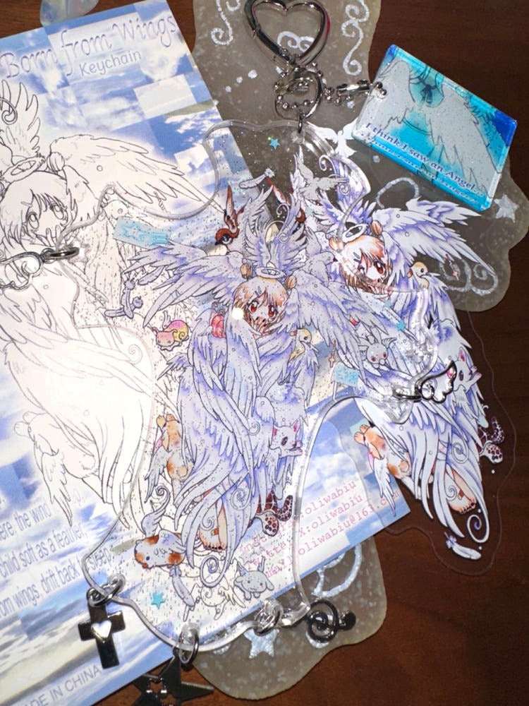Oliwa - born from wings glitter keyring